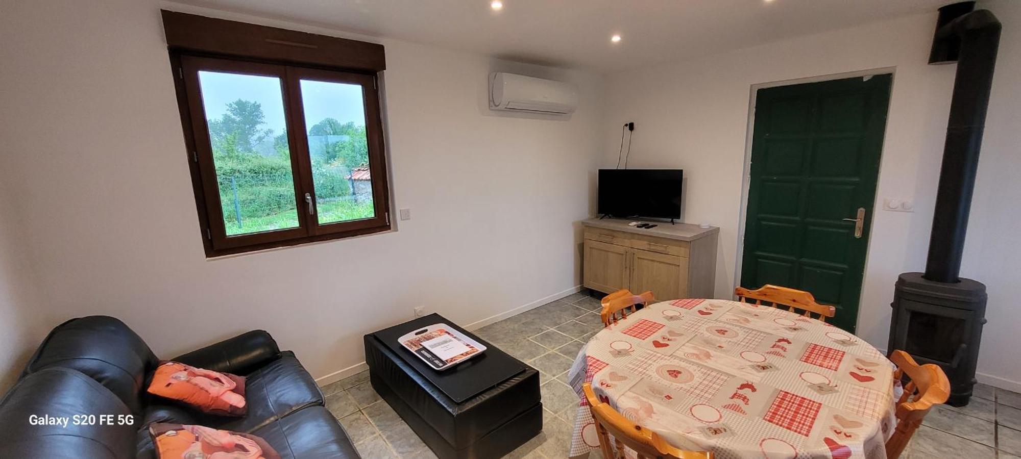 Maison A La Campagne Avec Piscine Flayat Εξωτερικό φωτογραφία